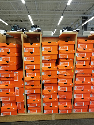 Shoe Store «DSW Designer Shoe Warehouse», reviews and photos, 1885 County Rd D E, Maplewood, MN 55109, USA