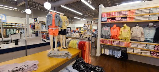 Clothing Store «Gap Outlet», reviews and photos, 8225 Vineland Ave, Orlando, FL 32821, USA