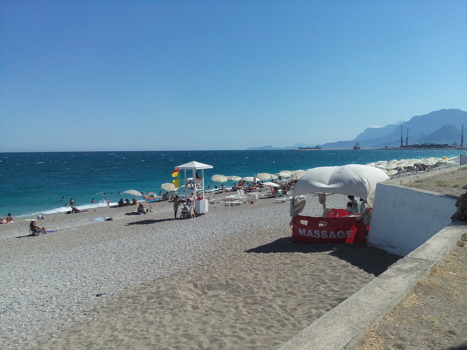 Foto de Baki Beach - lugar popular entre los conocedores del relax