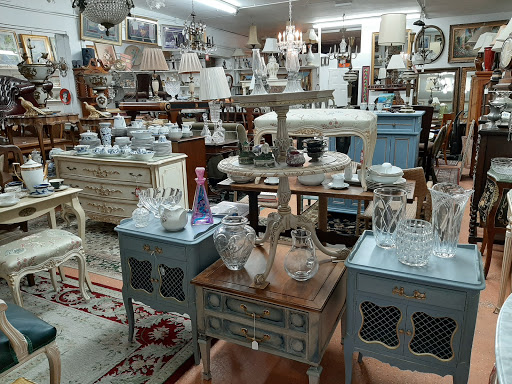 Waldans Antiques & Vintage Furniture Consignment and sales
