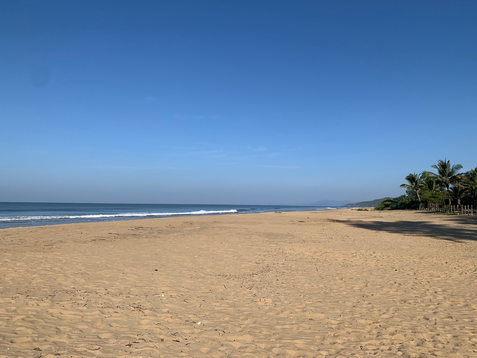 Foto von Gangekolla beach und die siedlung