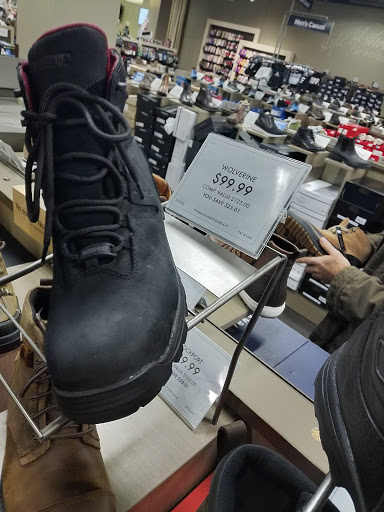 Shoe Store «DSW Designer Shoe Warehouse», reviews and photos, 124 West Market, Bloomington, MN 55425, USA