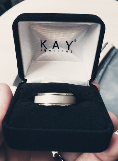 Jewelry Store «Kay Jewelers», reviews and photos, 361 Chicago Ridge Mall, Chicago Ridge, IL 60415, USA