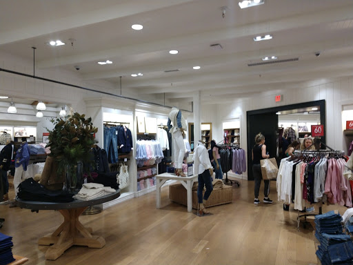 Clothing Store «Polo Ralph Lauren Factory Store», reviews and photos, 8200 Vineland Ave #500, Orlando, FL 32821, USA