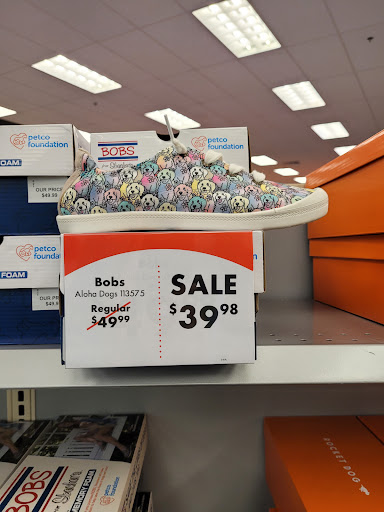 Shoe Store «Shoe Carnival», reviews and photos, 180 Collins Rd NE, Cedar Rapids, IA 52402, USA