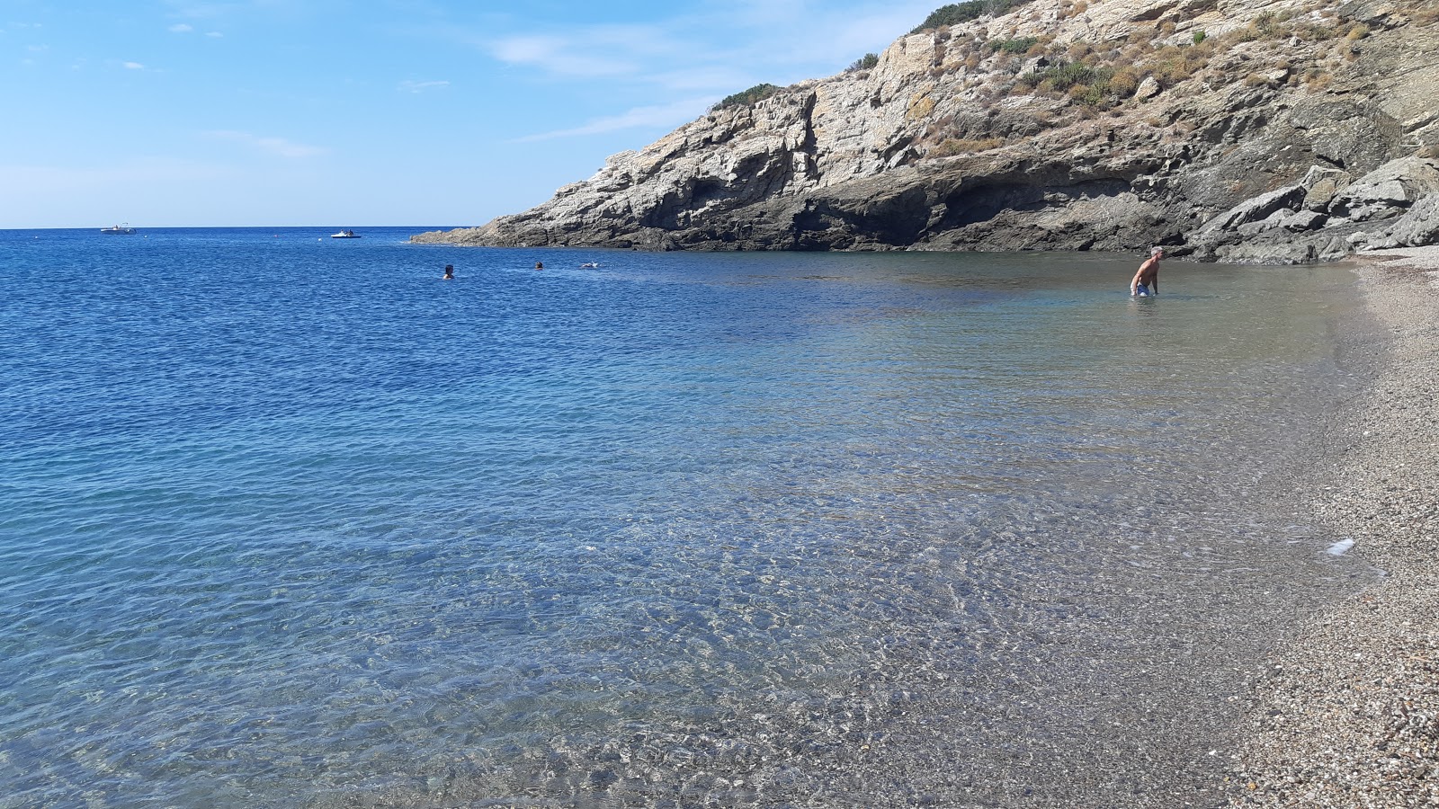 Foto di Spiaggia del Remaiolo e l'insediamento