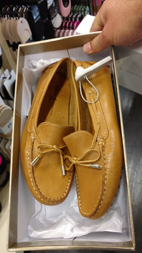 Shoe Store «DSW Designer Shoe Warehouse», reviews and photos, 630 SW 145th Terrace, Pembroke Pines, FL 33027, USA