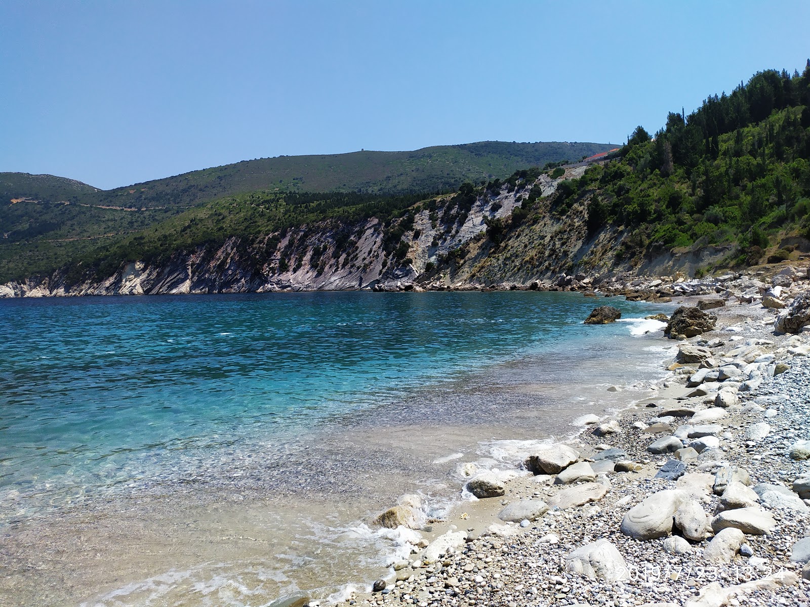 Zdjęcie Afales beach i jego piękne krajobrazy