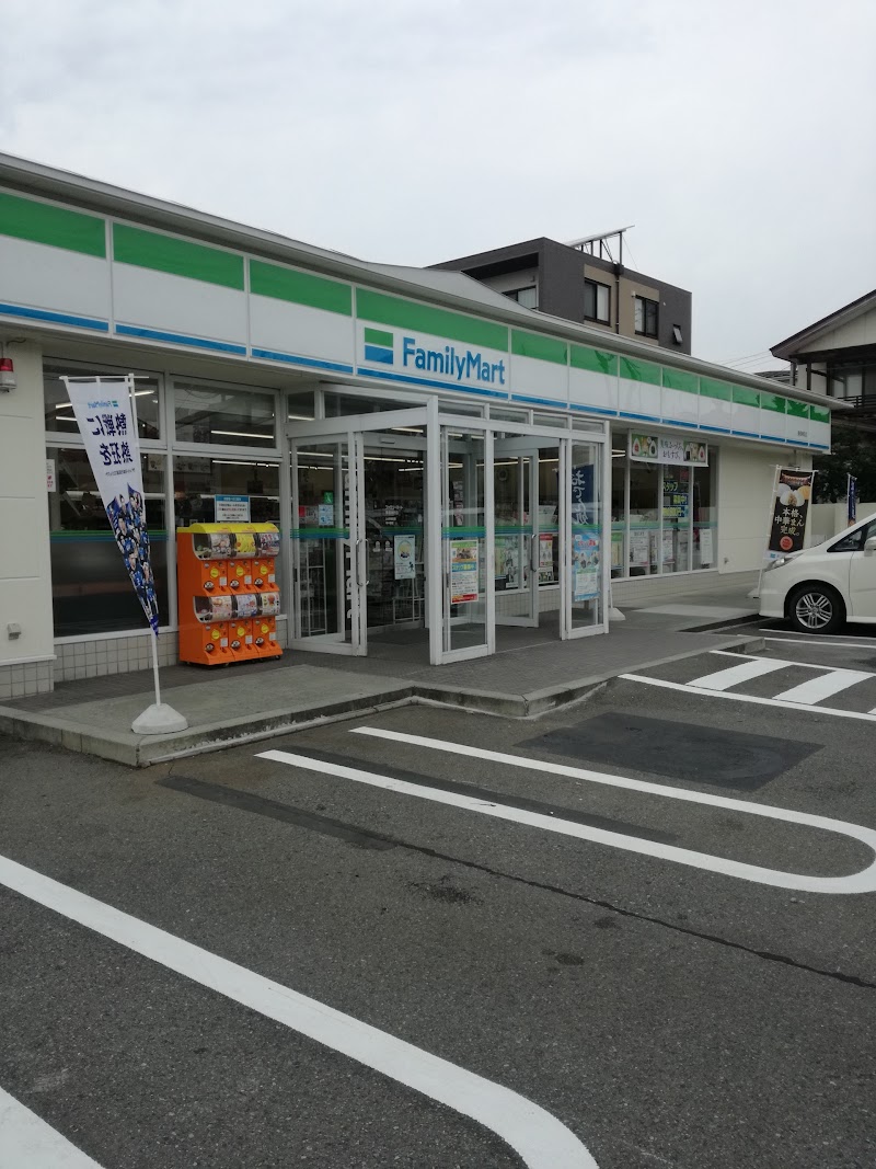 ファミリーマート 東根神町店