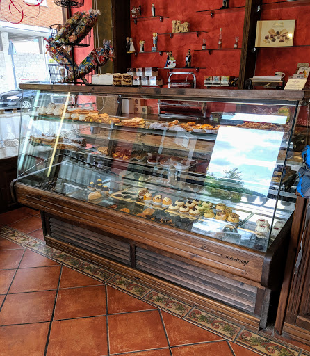 Confitería Martín en Los Corrales de Buelna, Cantabria