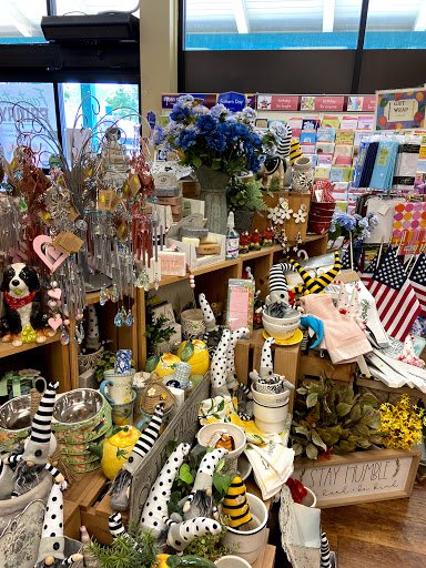 Grocery Store «Rays Food Place», reviews and photos, 875 Redwood Dr, Garberville, CA 95542, USA