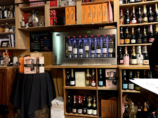Wine Store «Yiannis Wine Shop», reviews and photos, 401 N Great Neck Rd #123, Virginia Beach, VA 23454, USA