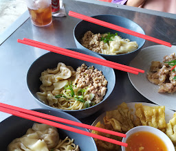 Taki Noodle Bar photo
