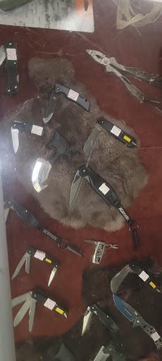 SCUBA Instructor «WOODS & WATER OUTDOOR SPORTS CENTER», reviews and photos, 124 Edwards Ave, Brandon, FL 33510, USA