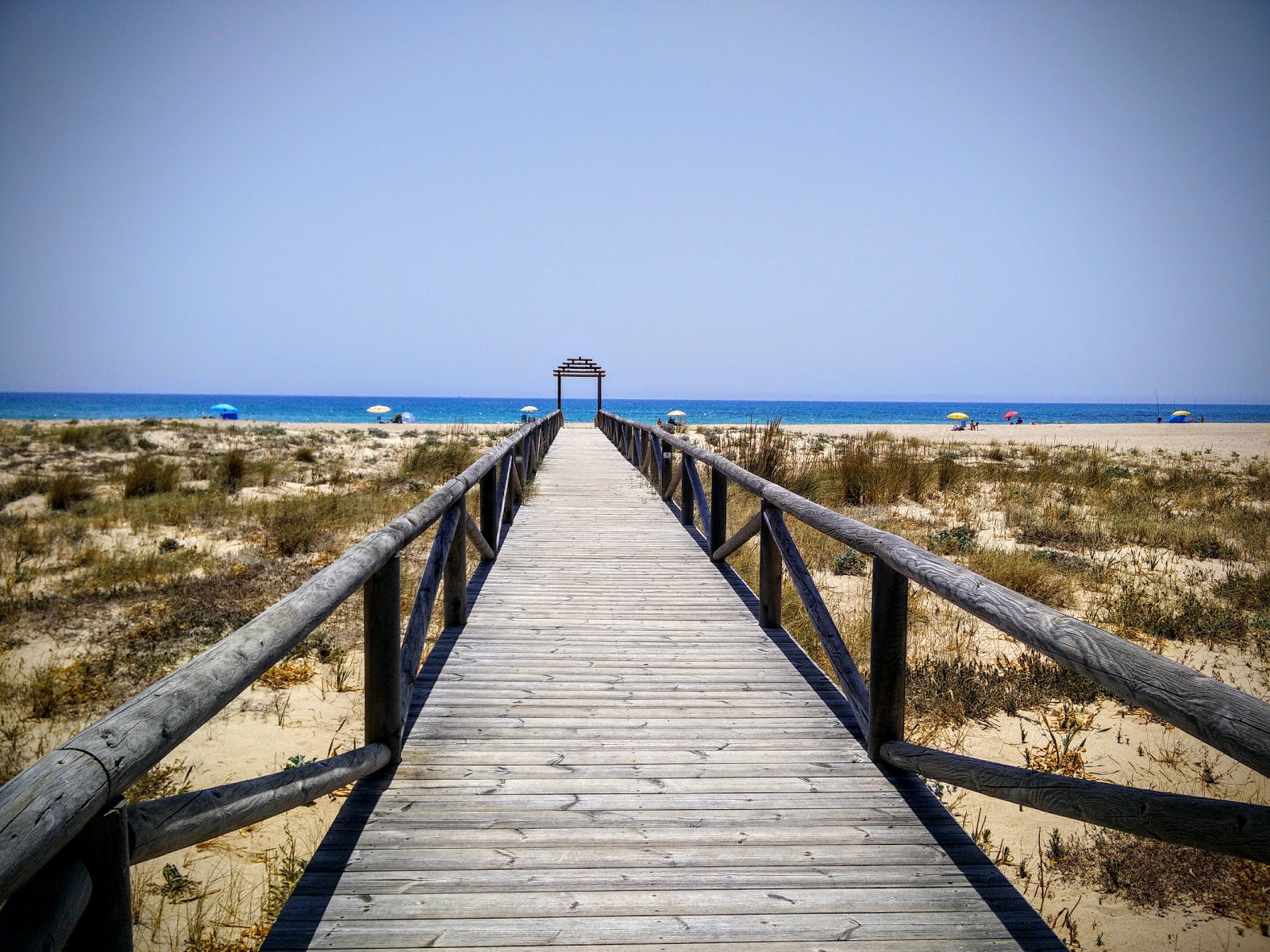Foto de Playa Zahara com areia fina e brilhante superfície