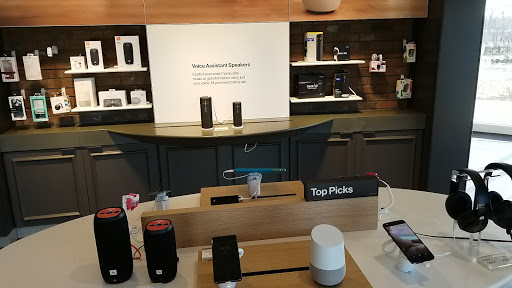 Cell Phone Store «Verizon», reviews and photos, 5150 Peachtree Pkwy Ste 400, Peachtree Corners, GA 30092, USA