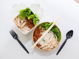 หมีหมี่ไก่ฉีก (Mhee-MheeKaiCheek)