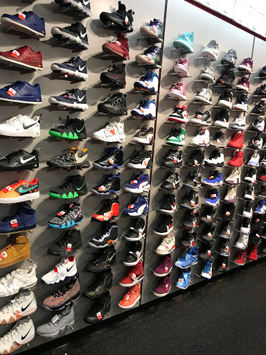 Shoe Store «Expressions of Boston», reviews and photos, 486 Washington St, Boston, MA 02111, USA