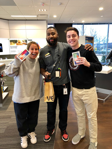 Cell Phone Store «Verizon», reviews and photos, 1910 Walnut St, Cary, NC 27518, USA