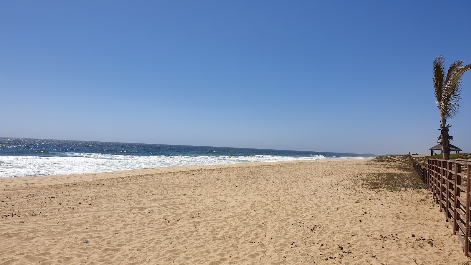Φωτογραφία του Playa la Pastora με μακρά ευθεία ακτή