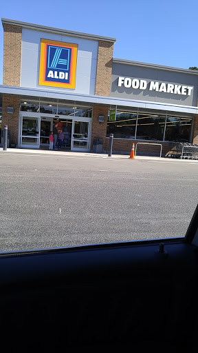 Supermarket «ALDI», reviews and photos, 2106 Forest Hills Rd W, Wilson, NC 27893, USA