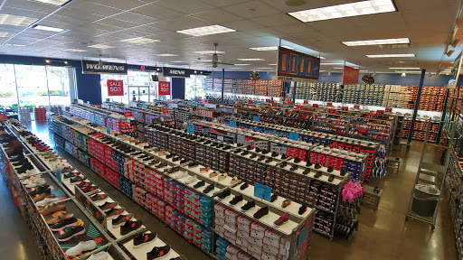 Shoe Store «SKECHERS Factory Outlet», reviews and photos, 1251-53 Marina Ct, San Leandro, CA 94577, USA