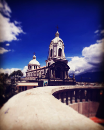 Comentarios y opiniones de Iglesia Católica San Antonio de Padua - Loma de Quito