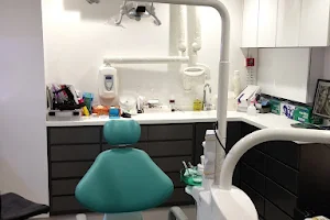 進一牙科中心 沙田馬鞍山牙醫診所 One Plus Dental Center Ma On Shan Dentist (智慧齒/牙痛/種牙/星期日牙醫) image