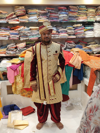 मेस्सी कपड़ों की दुकान मुंबई