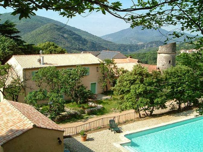 Gîtes du Château de Colombières sur Orb, locations de vacances avec piscine Colombières-sur-Orb