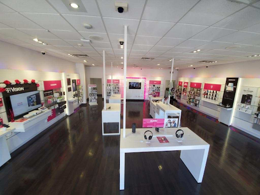 Cell Phone Store «T-Mobile», reviews and photos, 1884 S State Rd, Upper Darby, PA 19082, USA