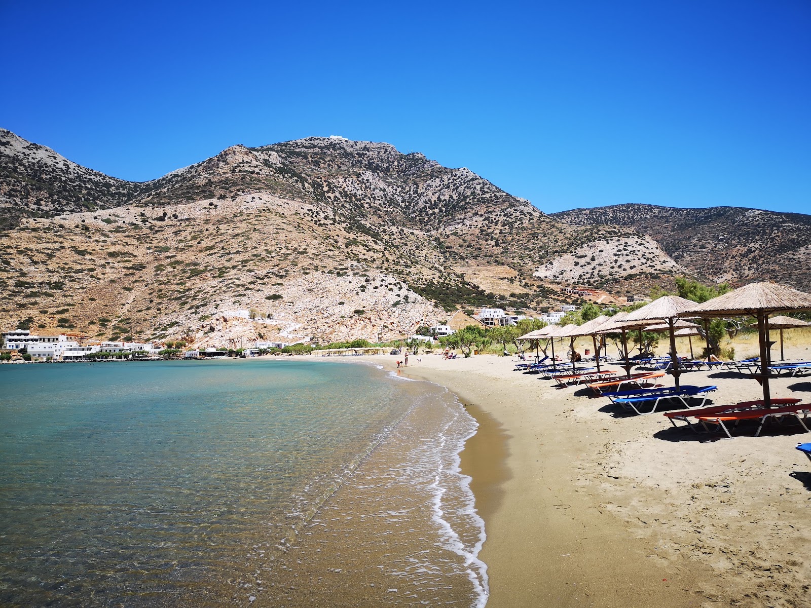 Kamares beach'in fotoğrafı geniş ile birlikte