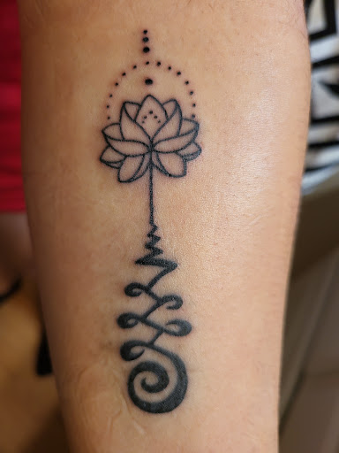 Tattoo Shop «Pussycat Tattoo», reviews and photos, 17052 SE McLoughlin Blvd, Portland, OR 97267, USA