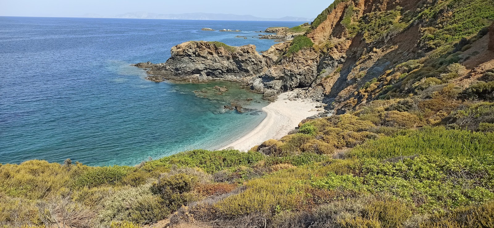 Photo de Paralia Pethameni avec petite baie