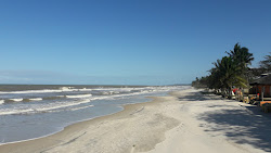 Foto von Praia Dos Milionarios und die siedlung
