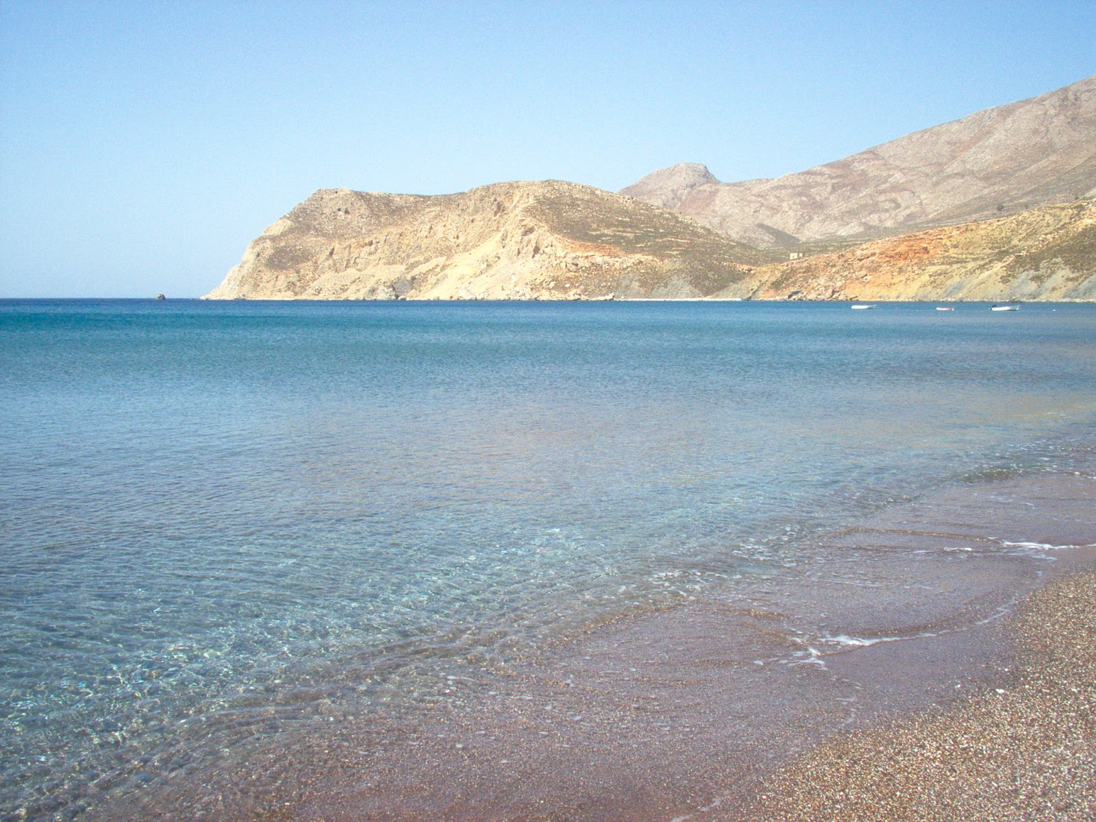 Foto van Eristos beach met ruime baai