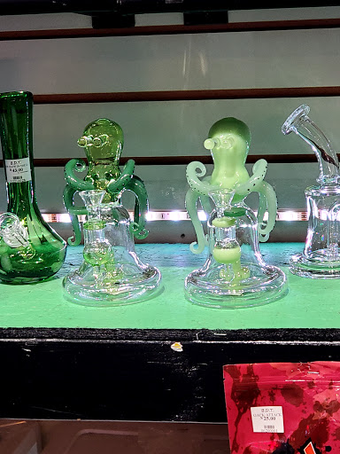 Tobacco Shop «BDT Smoke Shops», reviews and photos, 21640 John R Rd, Hazel Park, MI 48030, USA