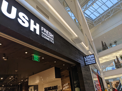 Cosmetics Store «Lush», reviews and photos, 112 E Broadway, Bloomington, MN 55425, USA