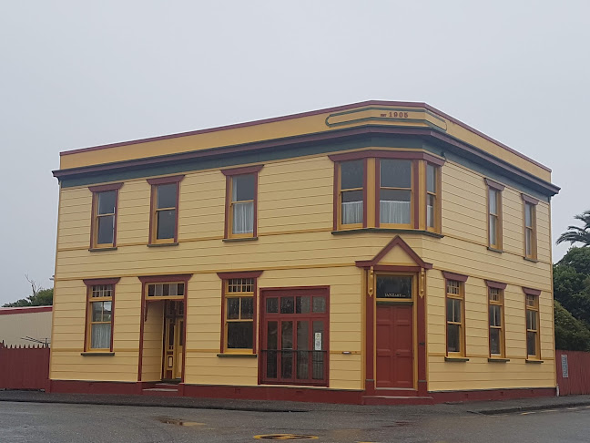 Reviews of IaNZ Art Copper Artisan - former Bank of New South Wales in Hokitika - Other