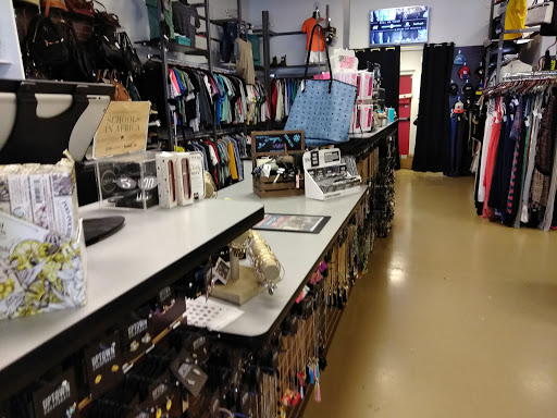 Clothing Store «Uptown Cheapskate», reviews and photos, 8664 E Shea Blvd, Scottsdale, AZ 85260, USA