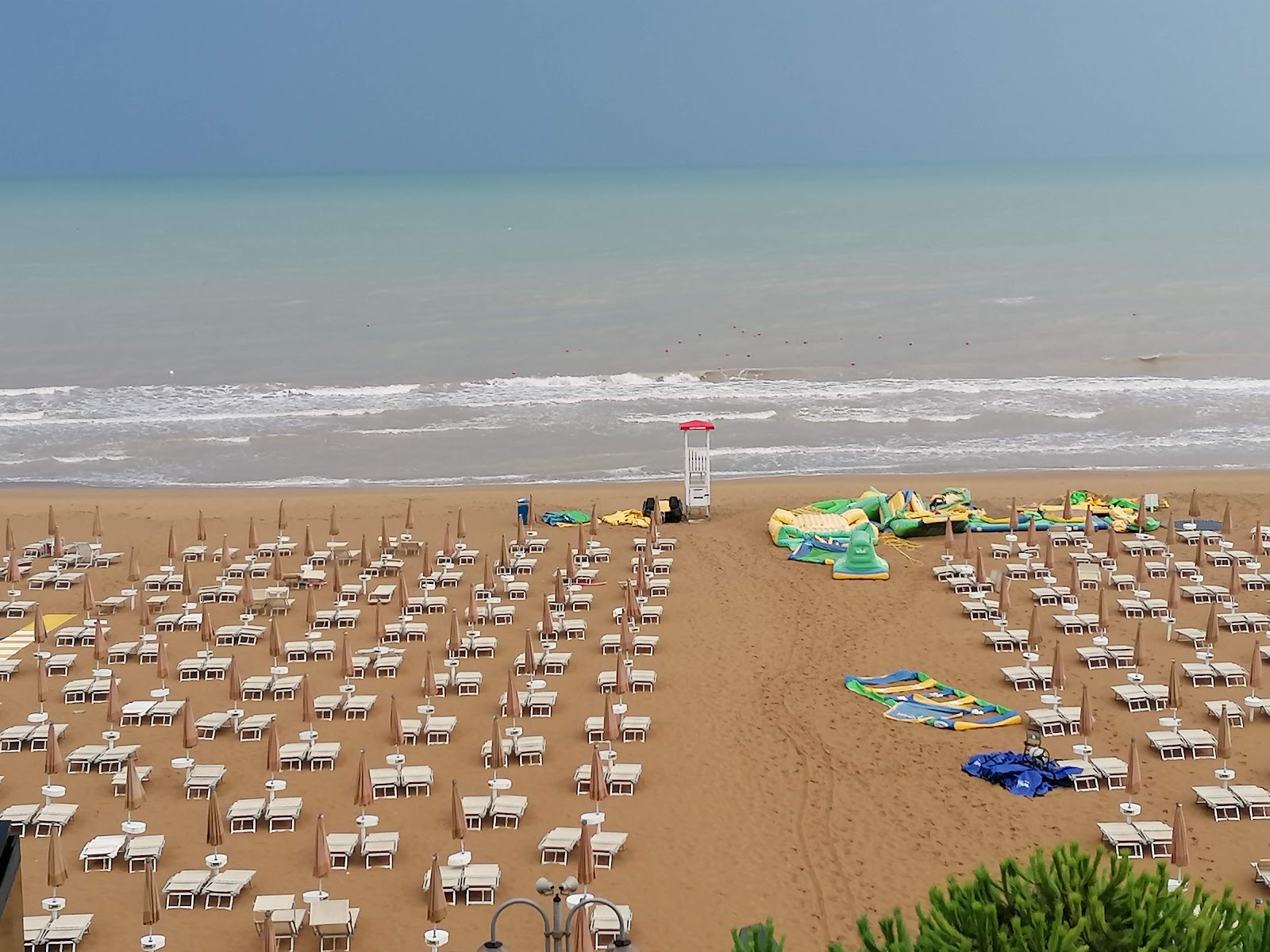 Fotografie cu Plaja Liberă Jesolo - locul popular printre cunoscătorii de relaxare