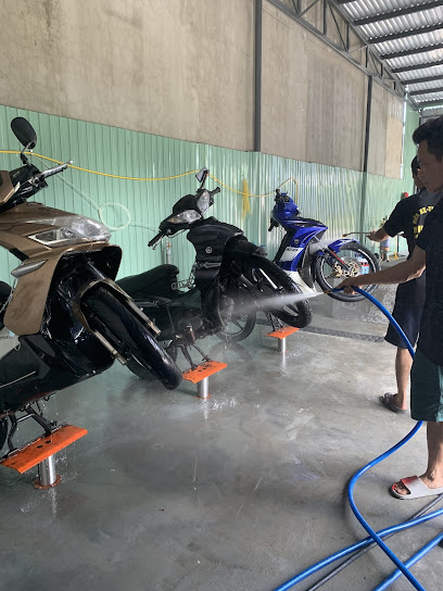 Tiệm rửa xe thay nhớt ô tô xe máy Minh Huy
