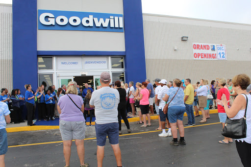 Used Book Store «Goodwill Book Store & Donation Center», reviews and photos, 15165 McGregor Blvd, Fort Myers, FL 33908, USA