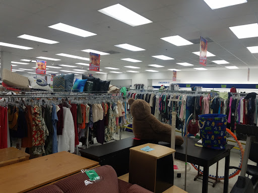Thrift Store «Goodwill Retail Store of Chesterfield – Clayton & Baxter», reviews and photos, 14808 Clayton Rd, Chesterfield, MO 63017, USA