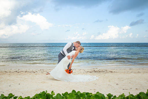 Bridal Shop «The Crystal Bride», reviews and photos, 207 W State St, Geneva, IL 60134, USA