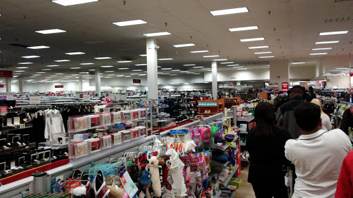 Shopping Mall «Potomac Mills», reviews and photos, 2700 Potomac Mills Cir, Woodbridge, VA 22192, USA