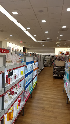 Hair Salon «Ulta Beauty», reviews and photos, 700 N Milwaukee Ave #117, Vernon Hills, IL 60061, USA