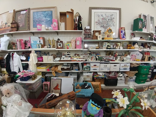 Thrift Store «Simply Thrift and Gift», reviews and photos, 6719 Q St, Sacramento, CA 95819, USA
