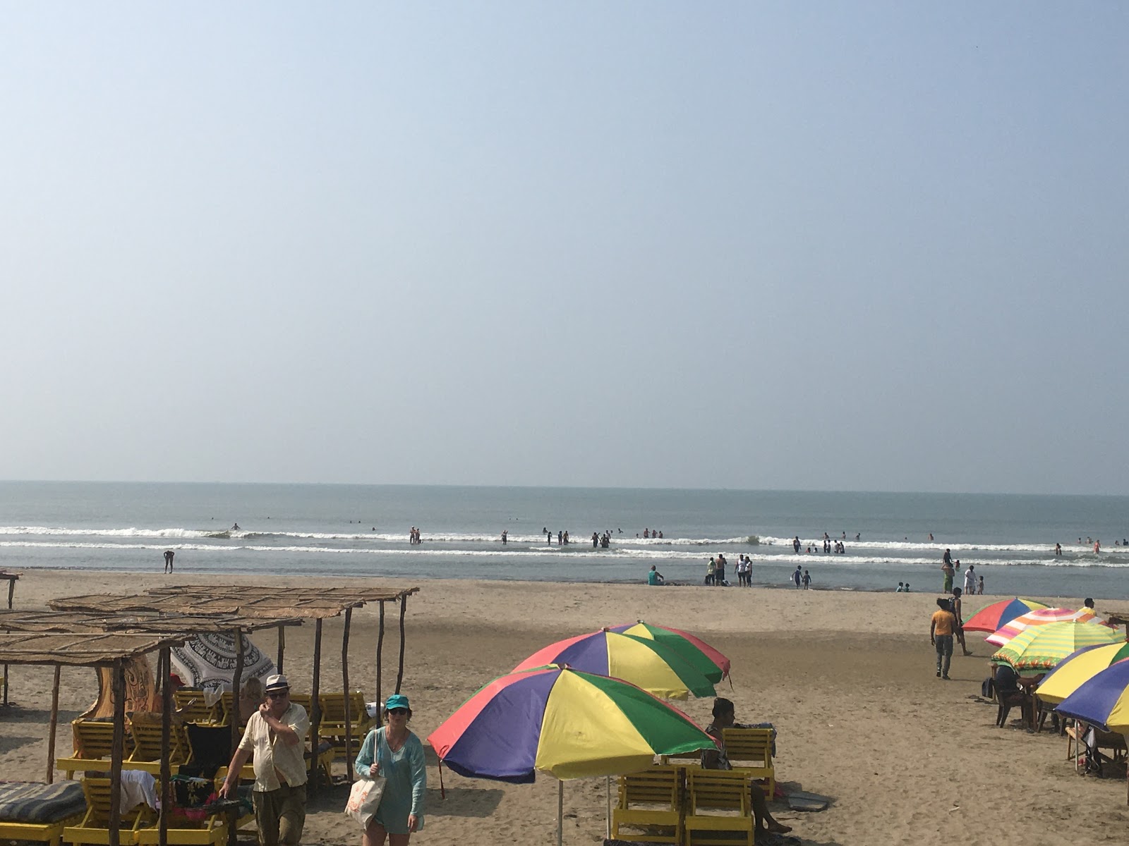 Photo de Morjhim Beach avec rivage droit, long