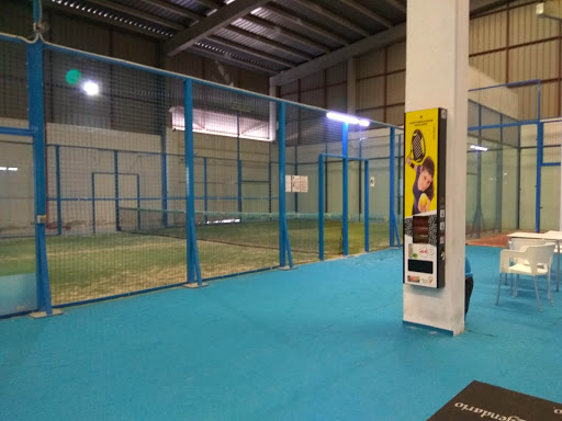 El Punto Padel & Fitness en Fuente el Saz de Jarama, Madrid